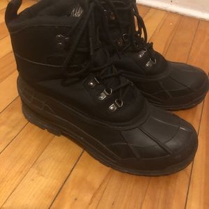 Men’s snow boots size 10